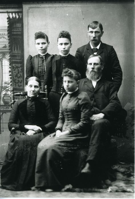 Arthur and Samantha McAlister and children (?)