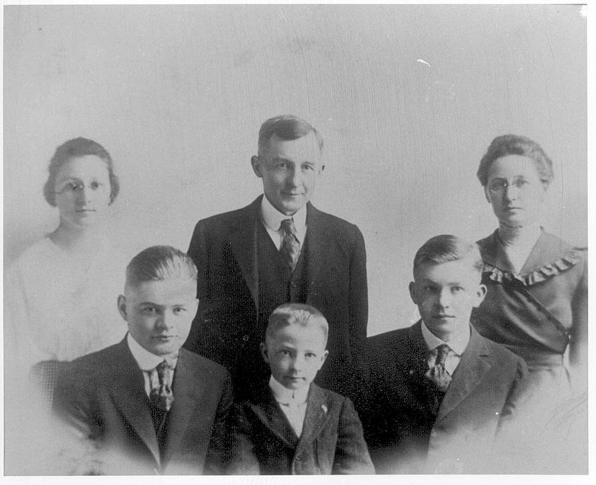 Fredrick Baker Huntington, Myrtle Alice Cummings Huntington, Celia, Edwin, Fredrick Jr., Walter