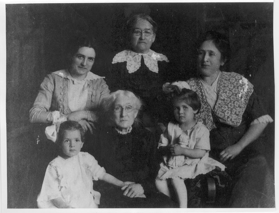 Bethania Brent Warfield,Mary Warfield McAlister ( Arey ) , Harriet Warfield Huddle, Helen McAlister ( Huntington ) , Grandmother Brent, Margaret Huddle(Ingley)